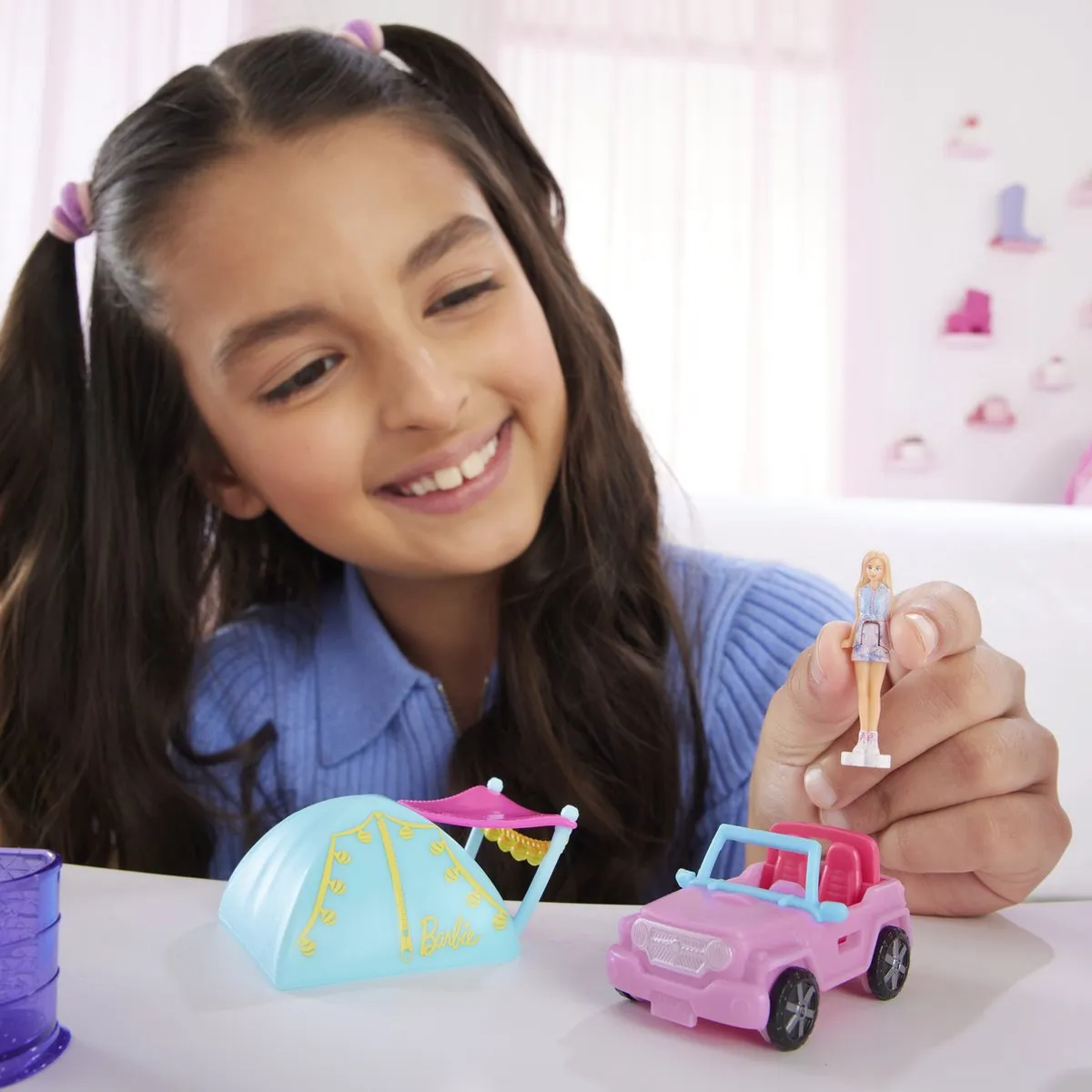Barbie Mini BarbieLand Pop & Voertuig HYF43 - Meerkleurig