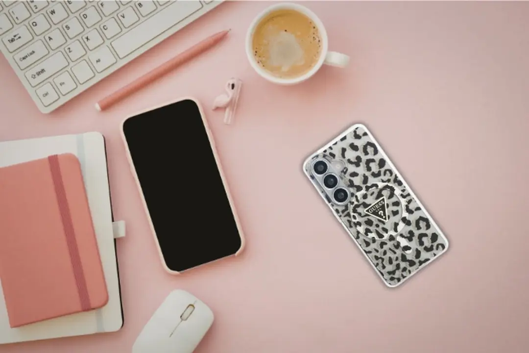 GUESS Hoesje Samsung Galaxy S26 - Panter Zwart - MagSafe