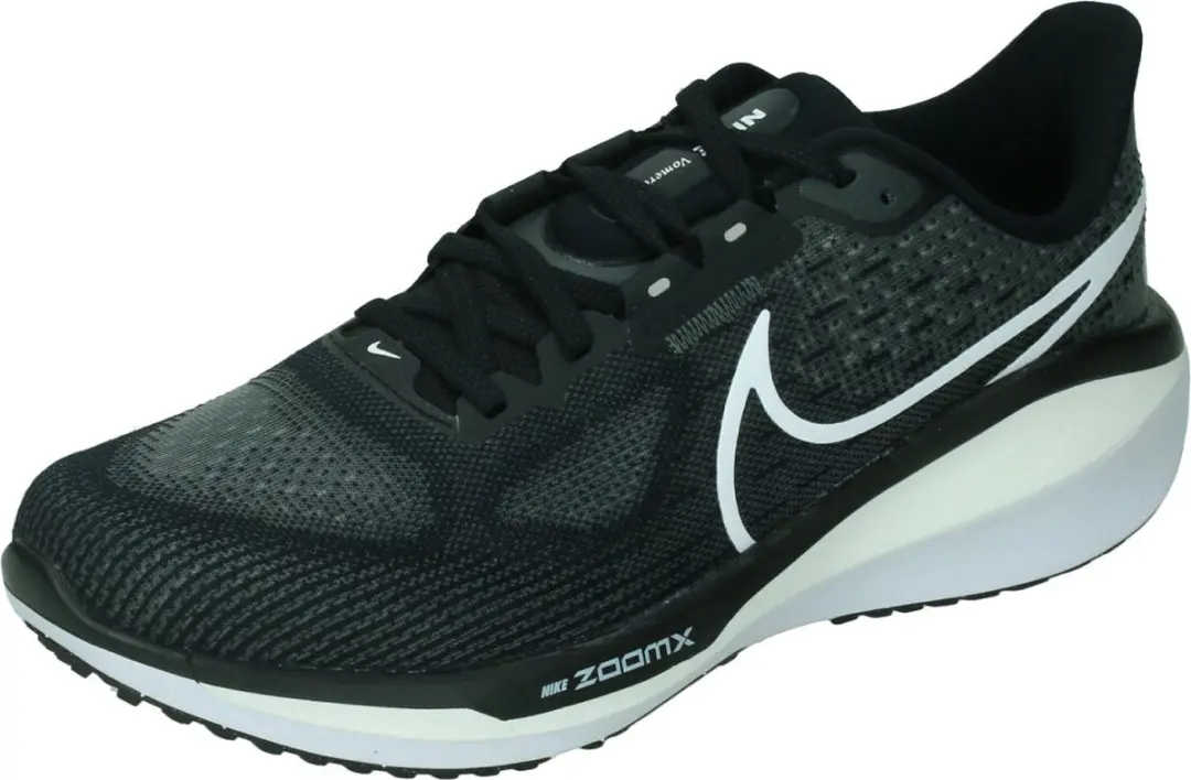 Nike vomero 17 in de kleur zwart.