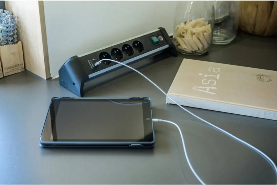 Brennenstuhl Alu-Office-Line USB Stekkerdoos 4x - 1,8m - Zwart/Zilver
