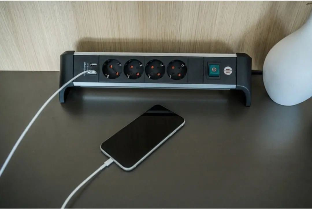 Brennenstuhl Alu-Office-Line USB Stekkerdoos 4x - 1,8m - Zwart/Zilver