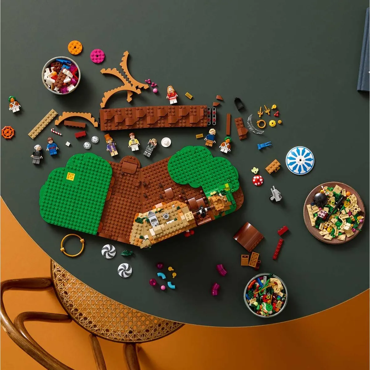 LEGO Ideas Willy Wonka Chocoladefabriek 21360 - 2025 Stukken