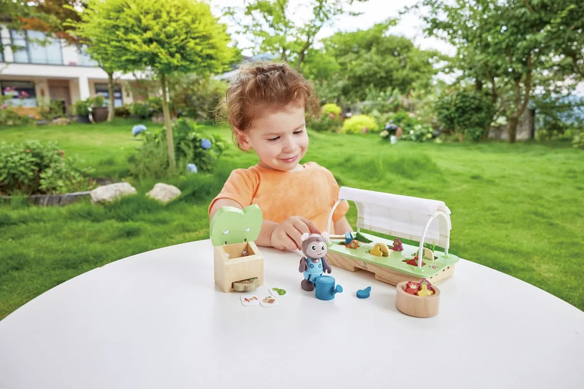 Hape Biologische Kas - Poppenhuispop - 1 Meubel - Veelkleurig