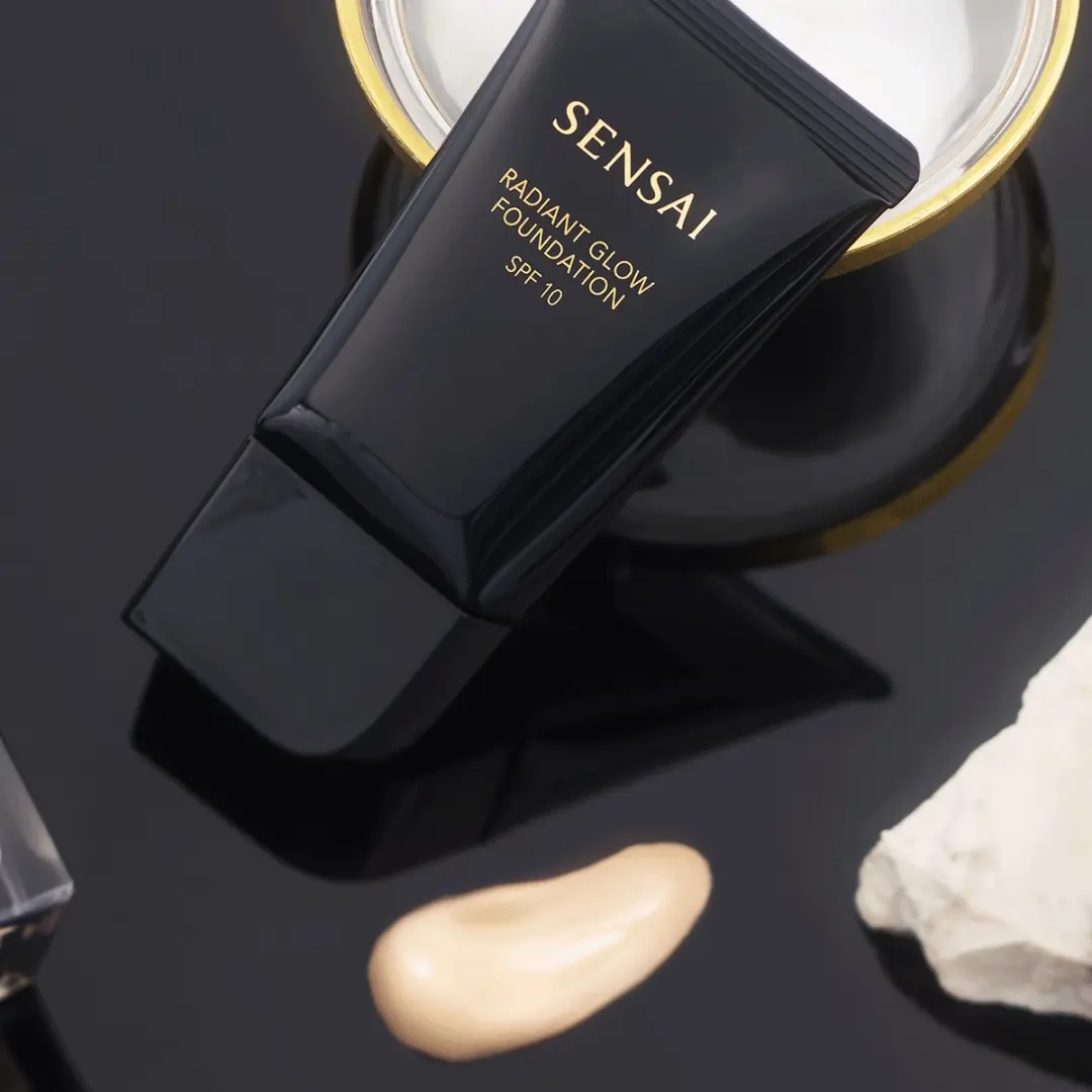 Sensai Radiant Glow Foundation RG205 Mocha Beige - 30ml - afbeelding 3 van 5