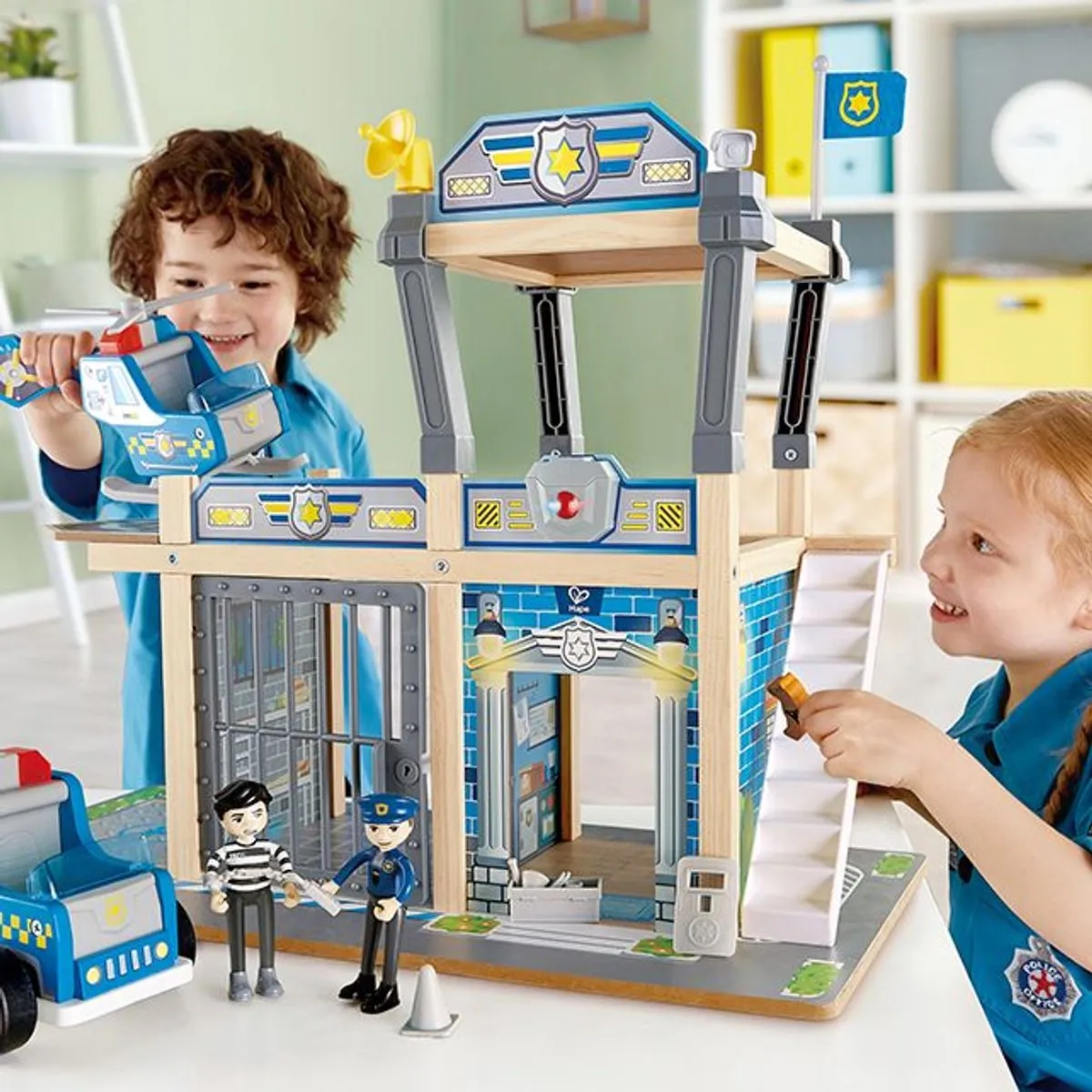 Hape Polizeistation E3050 - Veelkleurig