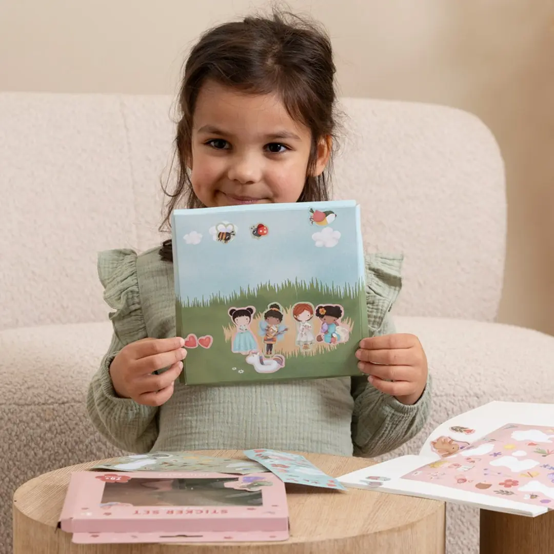 Little Dutch Rosa & Friends Stickerset - 3 Vellen + Speelachtergrond - afbeelding 6 van 6
