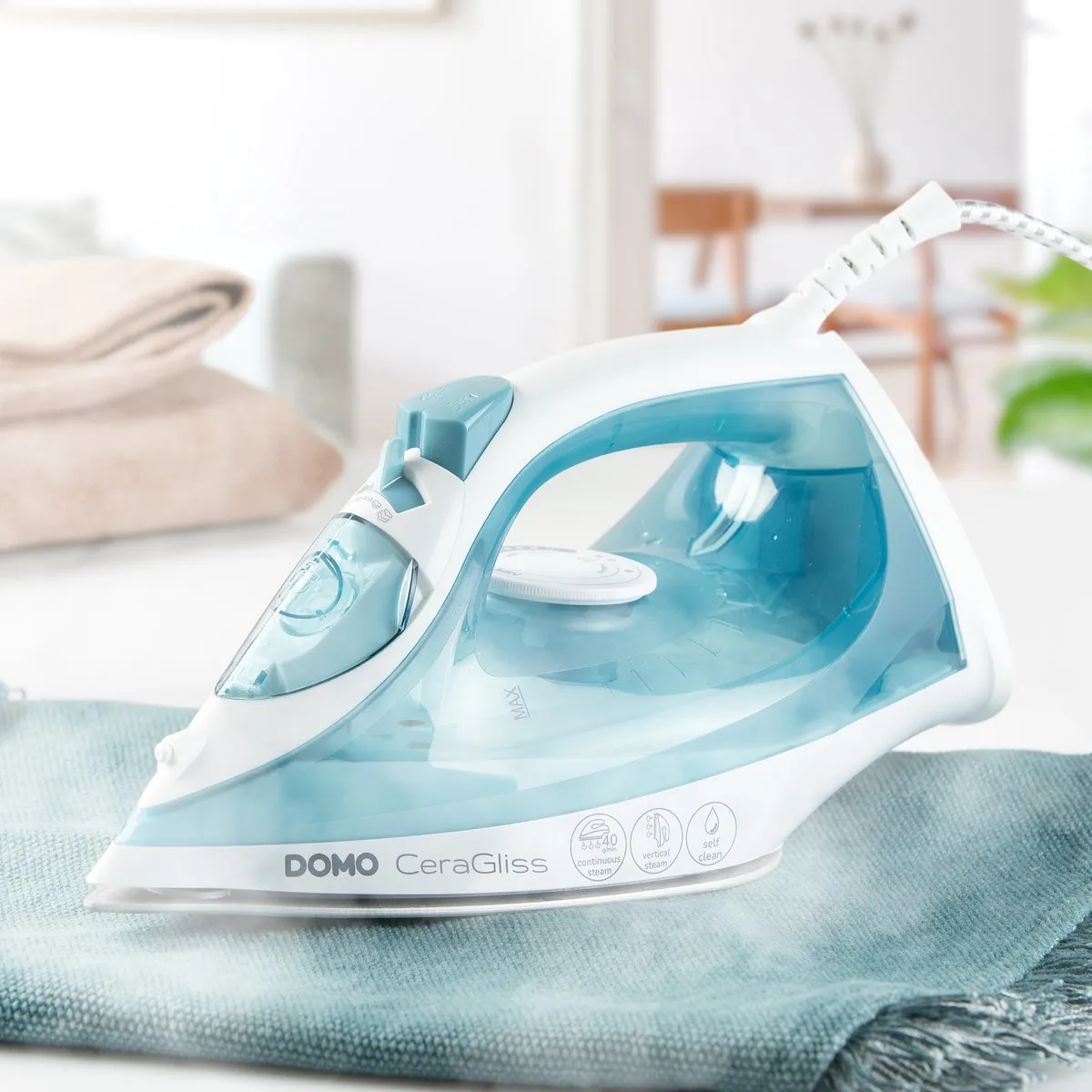 Domo DO7060S Stoomstrijkijzer - 2400W - Blauw