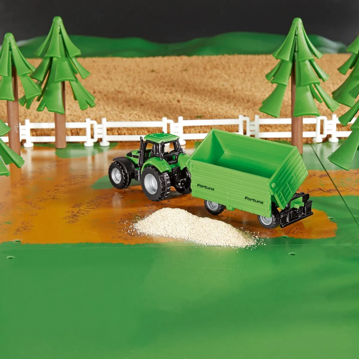SIKU 1606 DEUTZ-Fahr Trekker met Fortuna Aanhanger - Groen