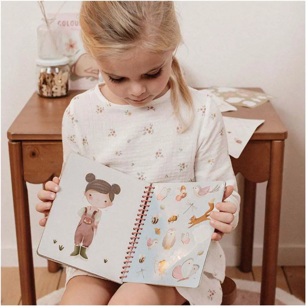 Little Dutch Dress me up Rosa Fairy Garden Stickerboek - afbeelding 3 van 5