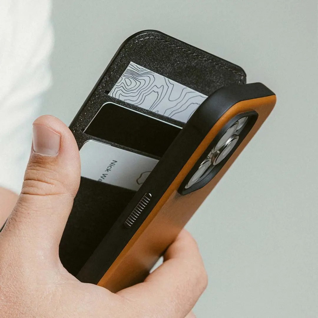 NOMAD NM01673385 Hoesje iPhone 16 Pro Max - Echt Leer Bruin