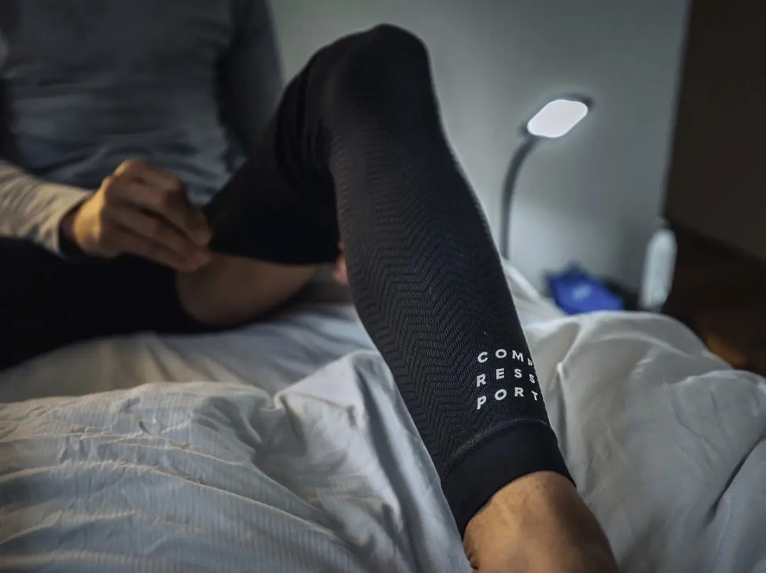Compressport Full Legs Recovery Beenstukken - Zwart - afbeelding 6 van 6