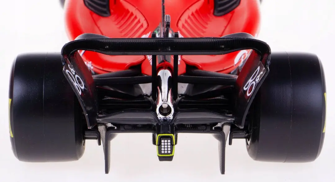 Bburago Bolid F1 Ferrari SF-23 #55 1:24 - Rood - afbeelding 5 van 6