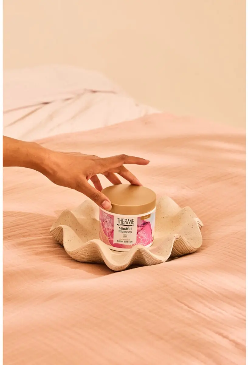 Therme Mindful Blossom Shimmer Body Butter - 6x225ml - afbeelding 4 van 5