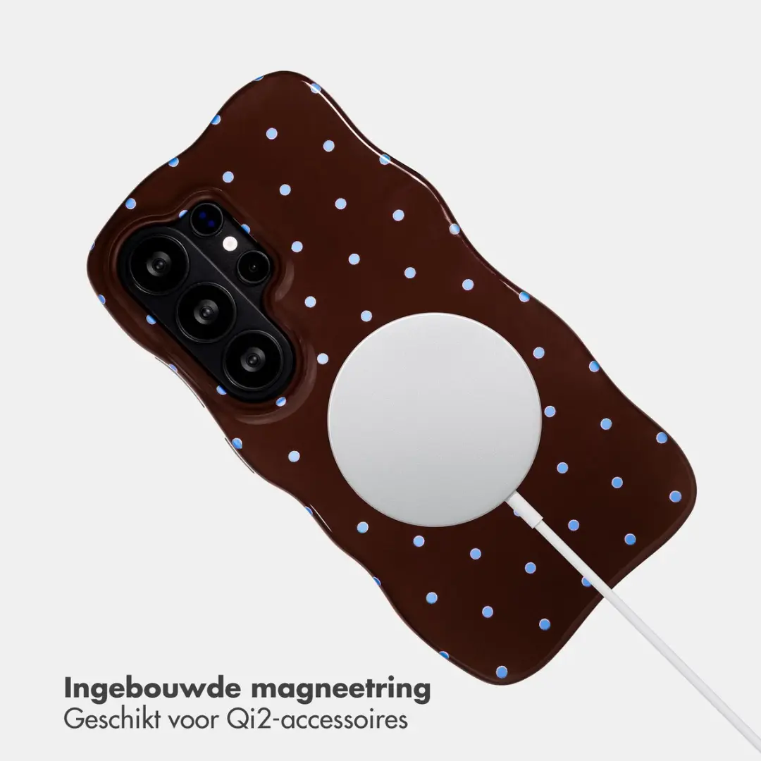 Selencia Wavy Backcover Hoesje S26 Ultra - Magnetische Ring - Bruin