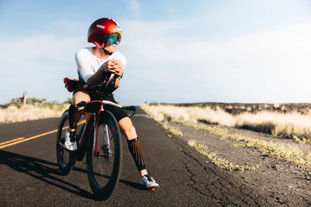 Compressport R2 Aero Compressietubes T4 - Zwart/Rood - afbeelding 6 van 6
