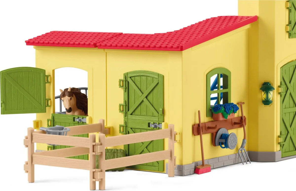 Schleich FARM WORLD Ponystal met IJslanderhengst 42609