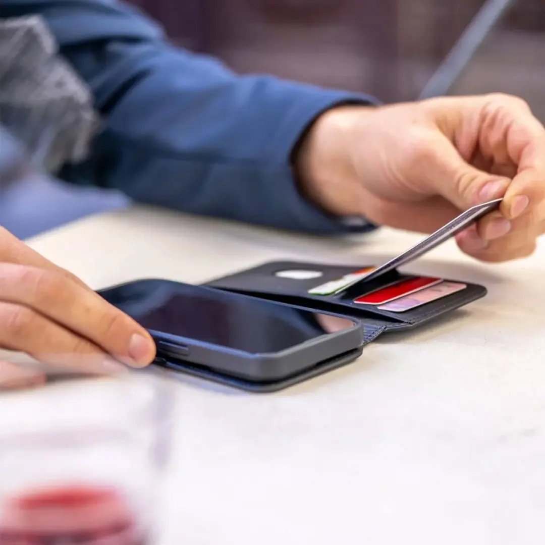 SP Connect Magnetic Flip Cover XL 52843 - Zwart