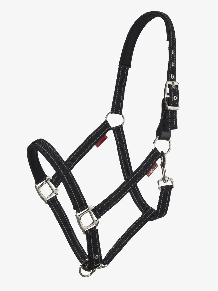 LeMieux Essential Yard Halster Cob Zwart