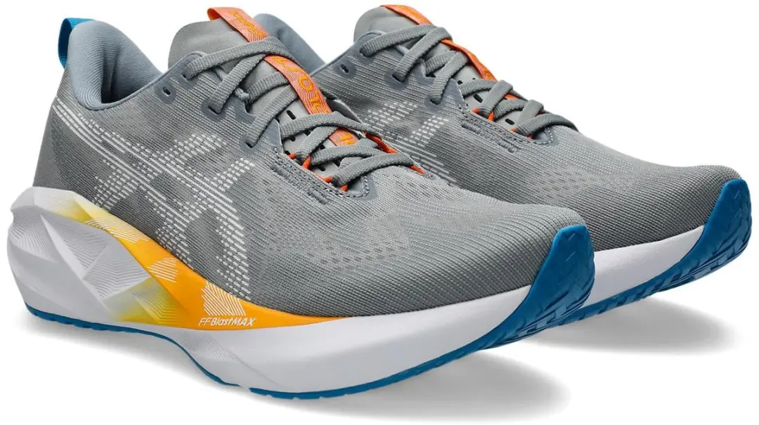 ASICS NOVABLAST 5 Hardloopschoenen 43.5