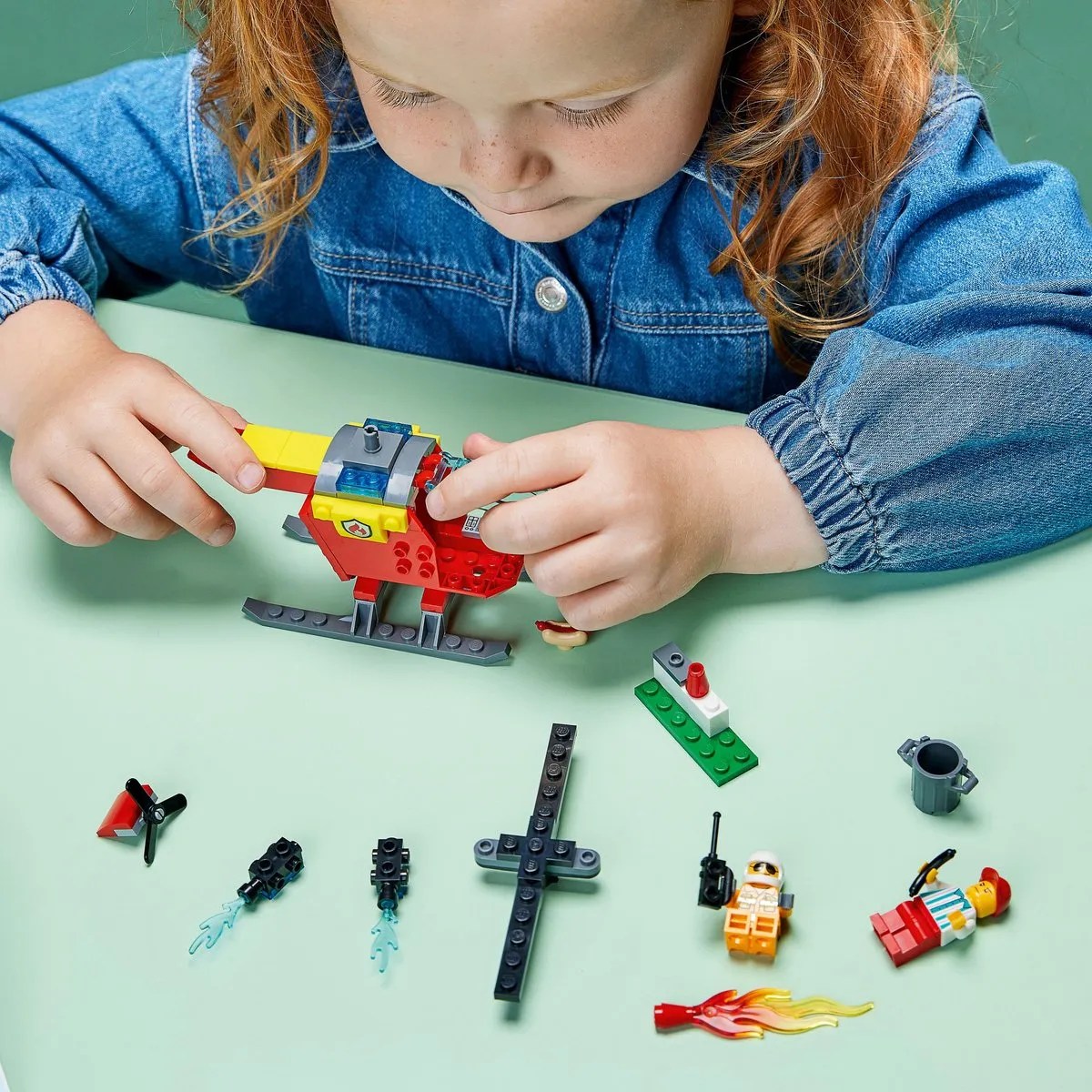 LEGO City Brandweerhelikopter 60318 - 2 Minifiguren - afbeelding 3 van 6