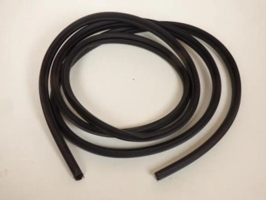 Joint coffre selle pour scooter Aprilia 125 Sport City 2004-08 AP8220469 110cm