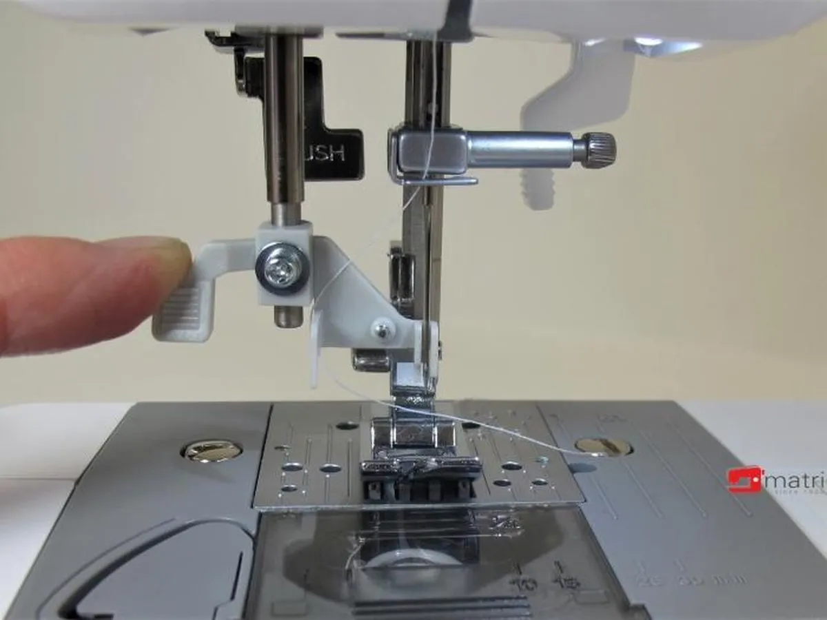 Brother XQ-3700 Mechanische Naaimachine - 37 Steken - Wit/Blauw