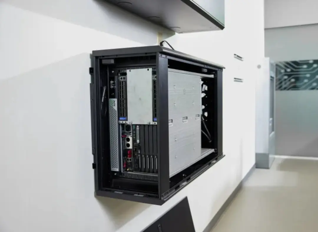 APC AR106VI Wandrek - 10U - Zwart