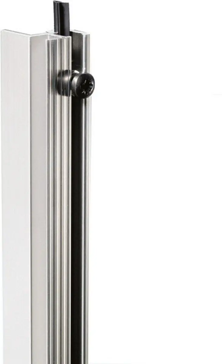Adam Hall 6162 Rackrail Aluminium met rubber insert