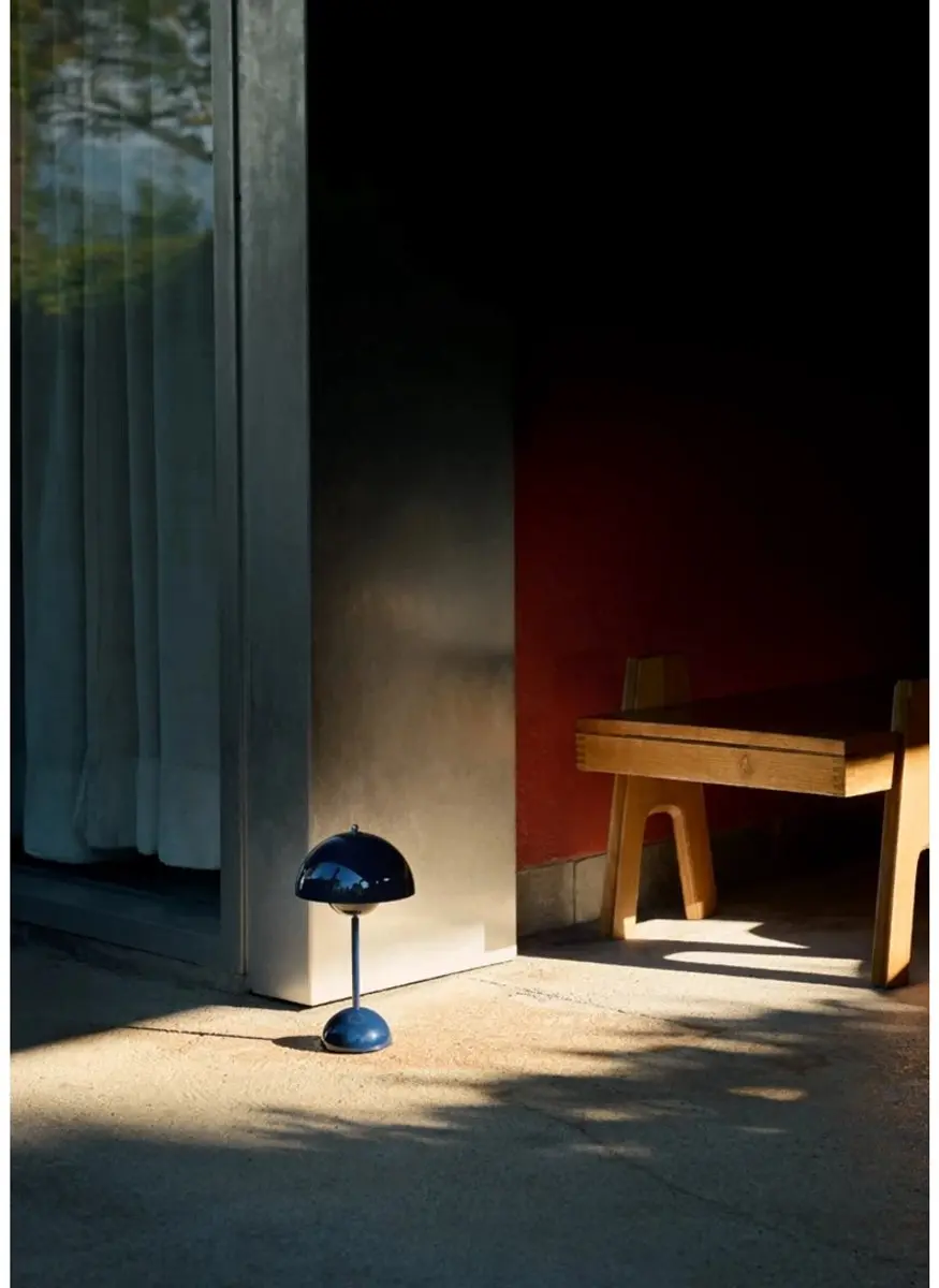 &Tradition Verner Panton Flowerpot VP9 Tafellamp - Staalblauw