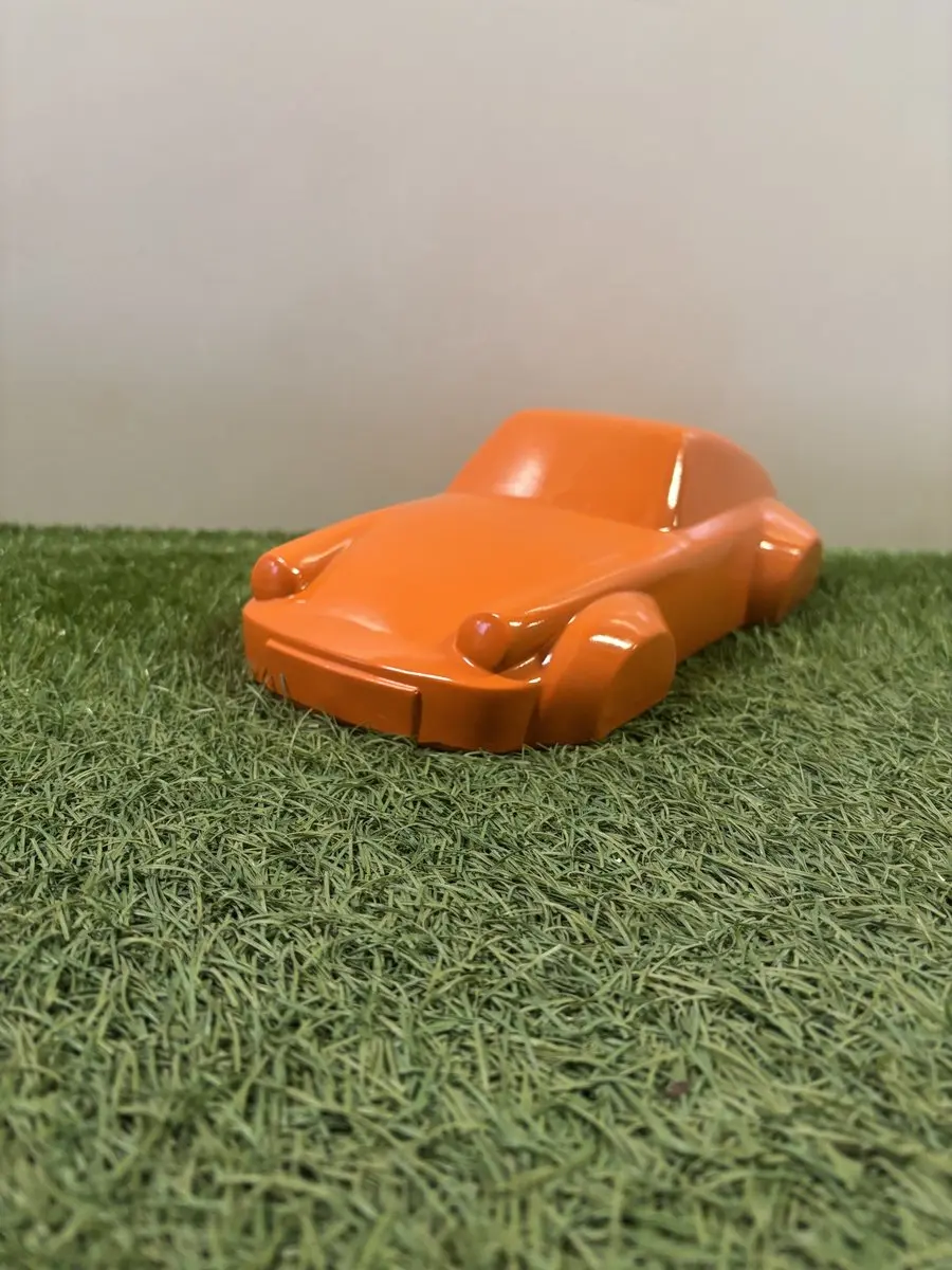 Sculptuur van Porsche 911 oranje 964 1:12