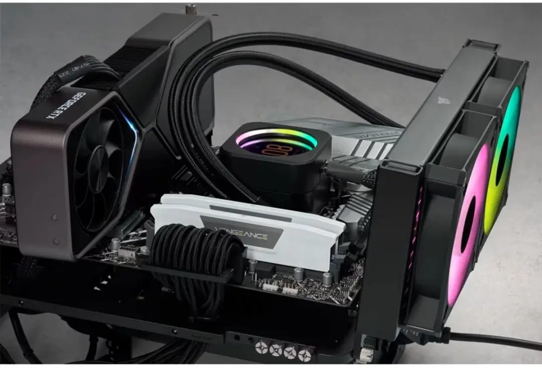 Corsair Vengeance CMK32GX5M2D6000Z38W DDR5 RAM - 32GB (2x16GB) - 6000MT/s - Wit