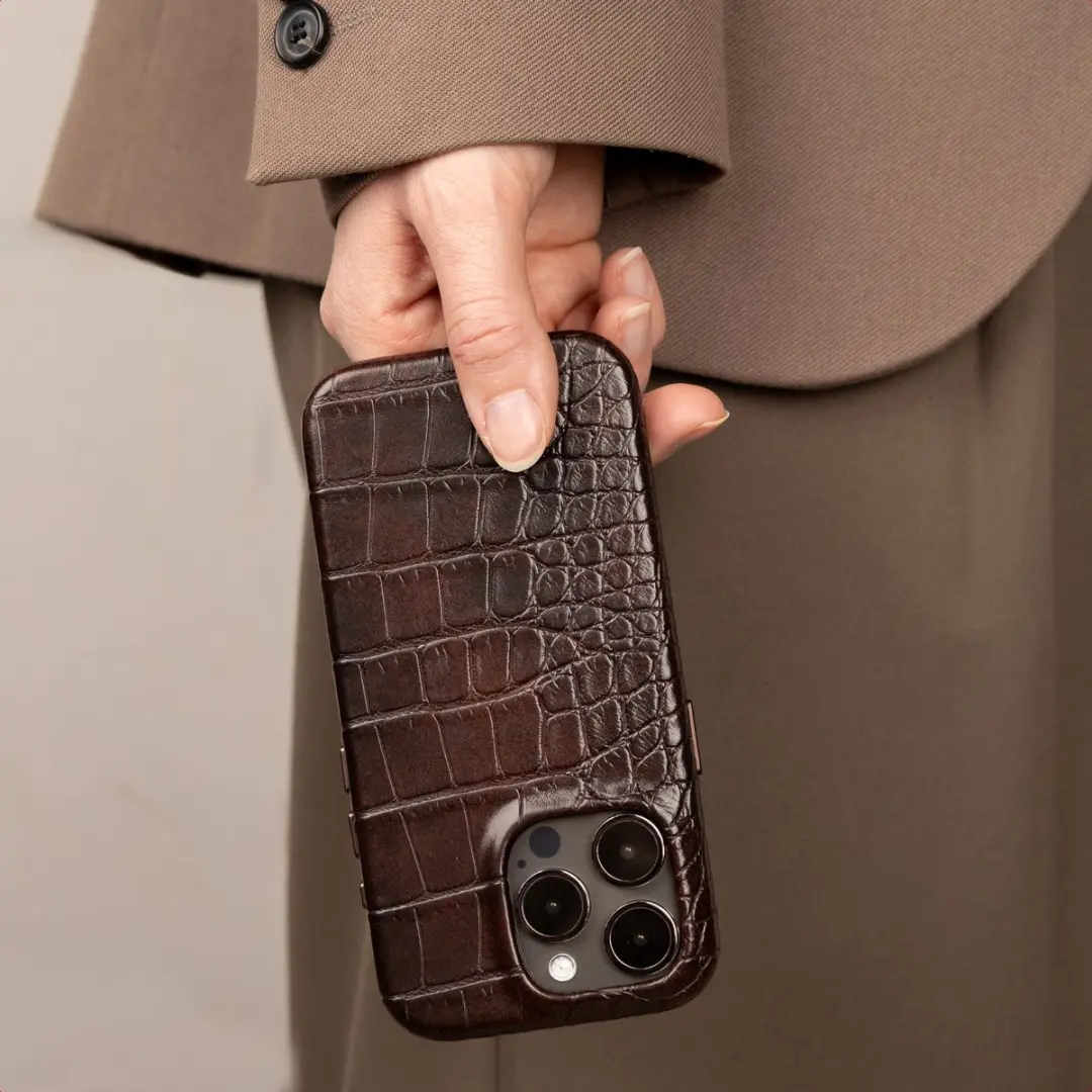 Selencia Hoesje iPhone 17 Pro - Croco Choco Brown - MagSafe