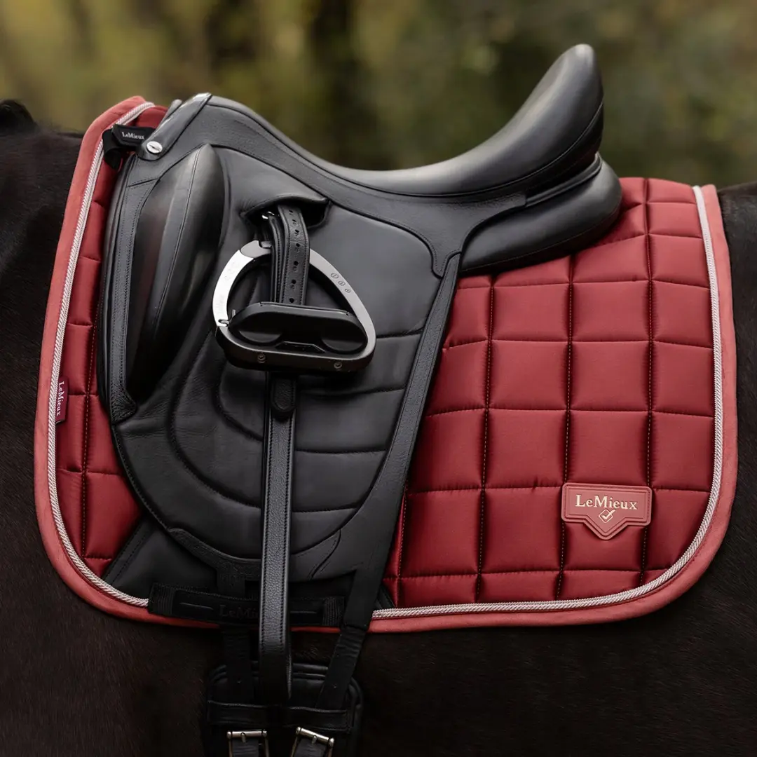 Lemieux Loire Classic Dressage Zadeldek - Full Rood - afbeelding 6 van 6