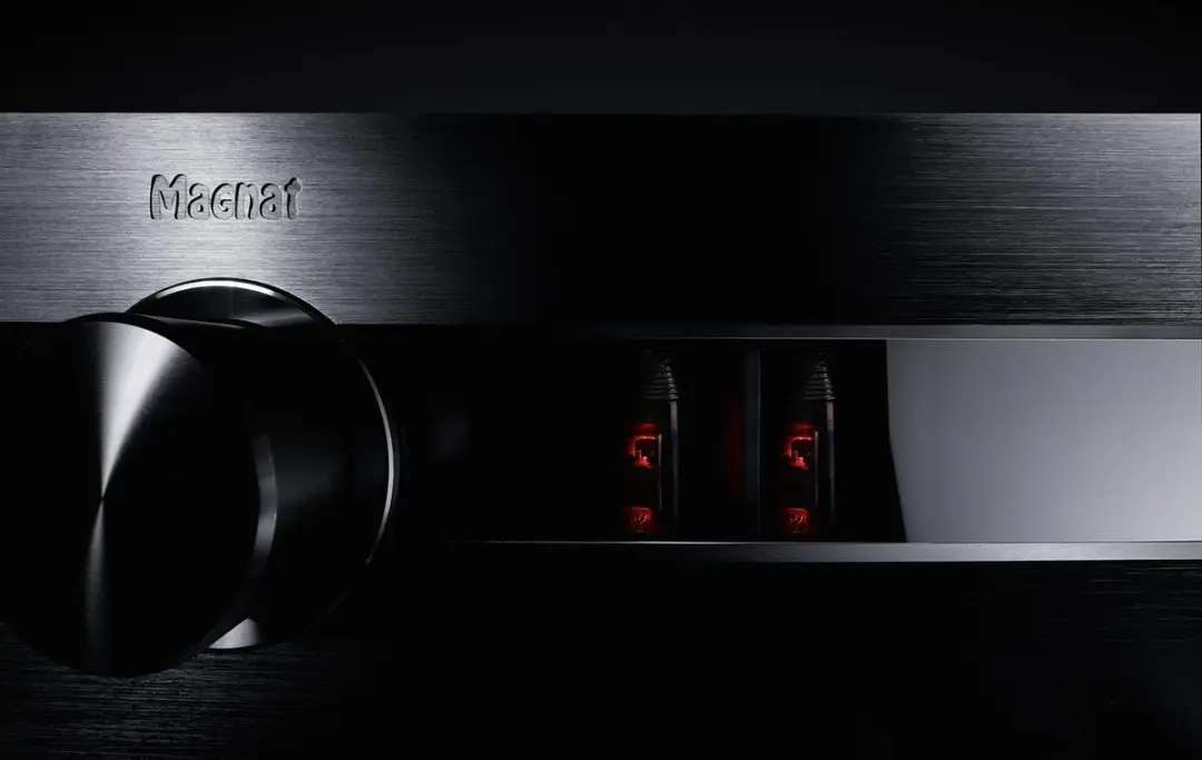 Magnat MA 900 Stereo Versterker - 200W