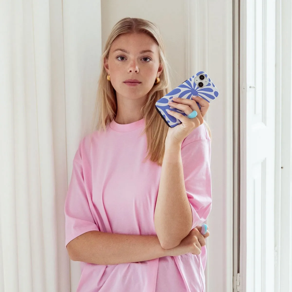 Selencia Hoesje iPhone 15 Pro Max Modern Bloom Sapphire Blue