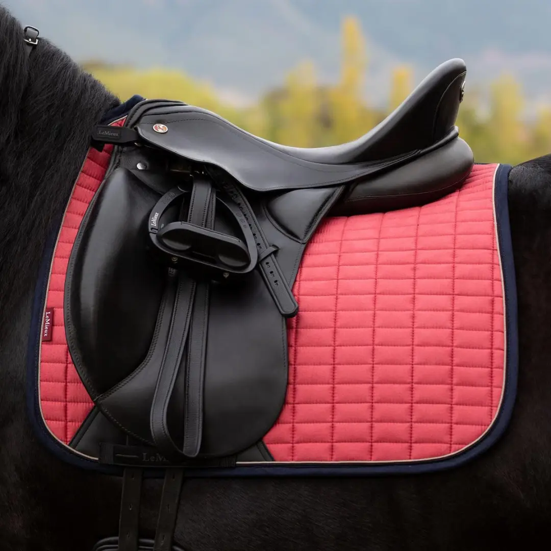 Lemieux Suède Dressage Zadeldek Full - Donkerroze - afbeelding 2 van 6
