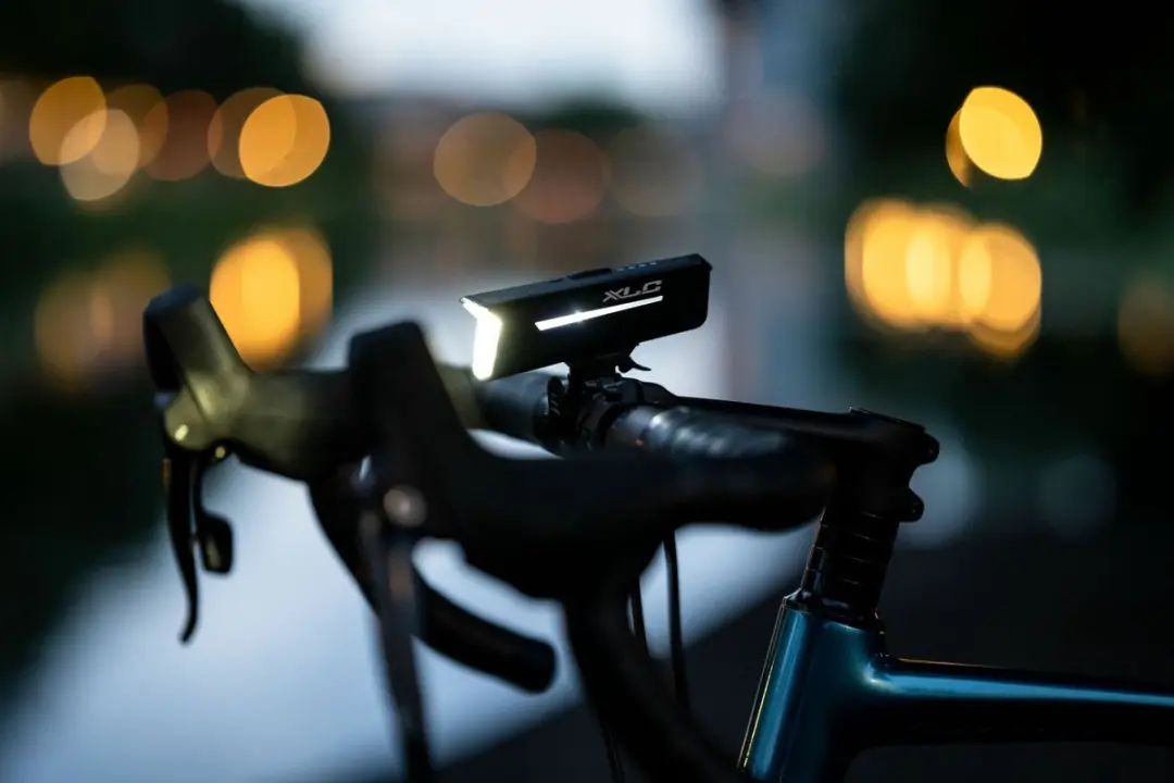 XLC Proxima Pro CL-S25 Fietsverlichtingset - 80 Lux - Zwart