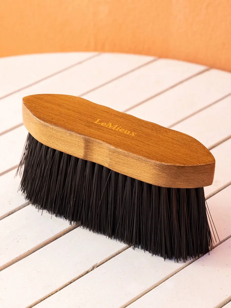 LeMieux Artisan Flick Borstel Brown