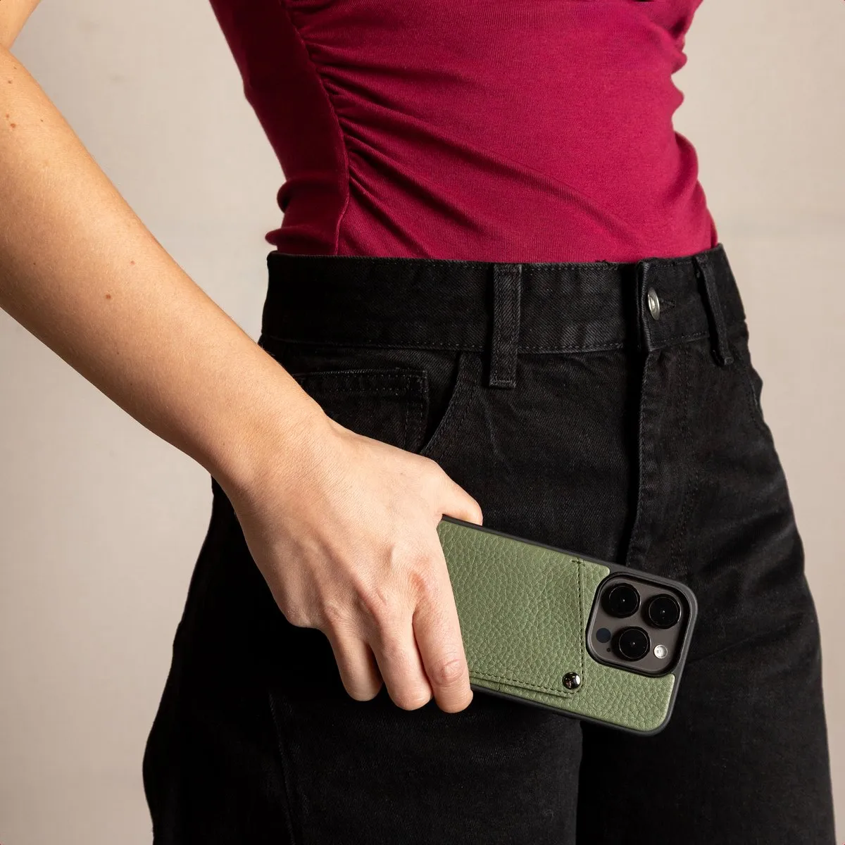 Selencia Hoesje iPhone 17 Sage Green - 2 Pasjes