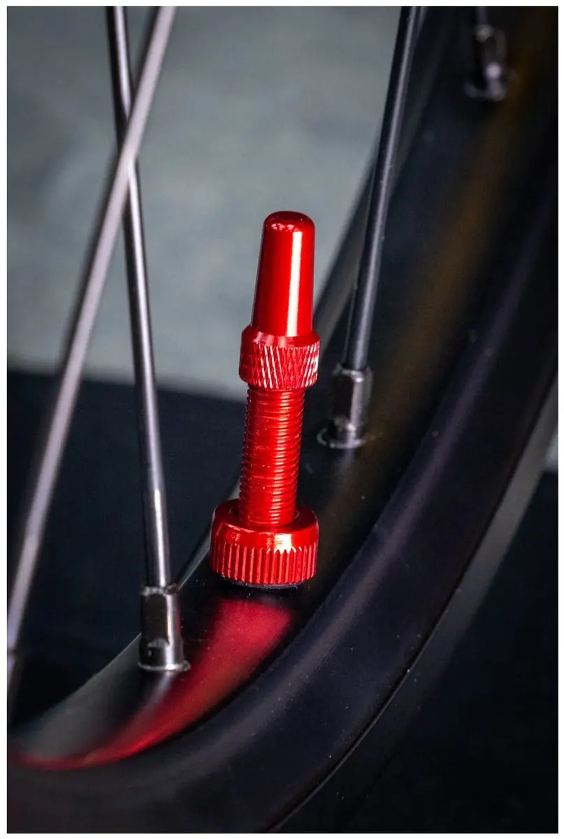 Muc-Off Tubeless Valve Kit V2 - 2x Presta Ventielen 44mm Rood - afbeelding 2 van 3