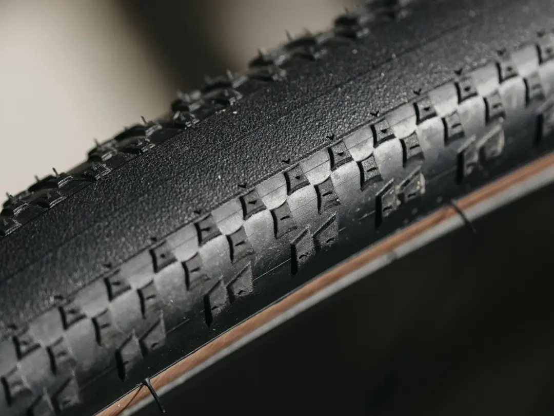 Hutchinson Caracal TLR Fietsband 700x40C - Black - afbeelding 2 van 6