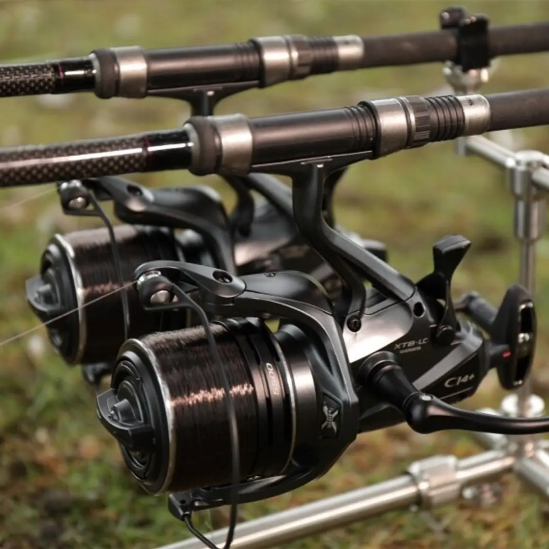 Shimano Medium Baitrunner Ci4+ LC 550 XT-B Longcast Molen - Grijs/Zwart