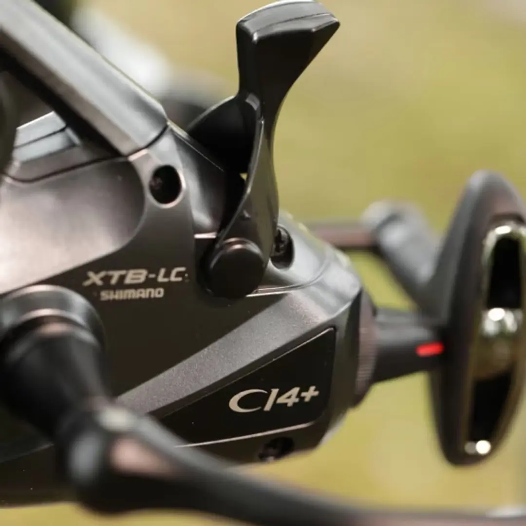 Shimano Medium Baitrunner Ci4+ LC 550 XT-B Longcast Molen - Grijs/Zwart