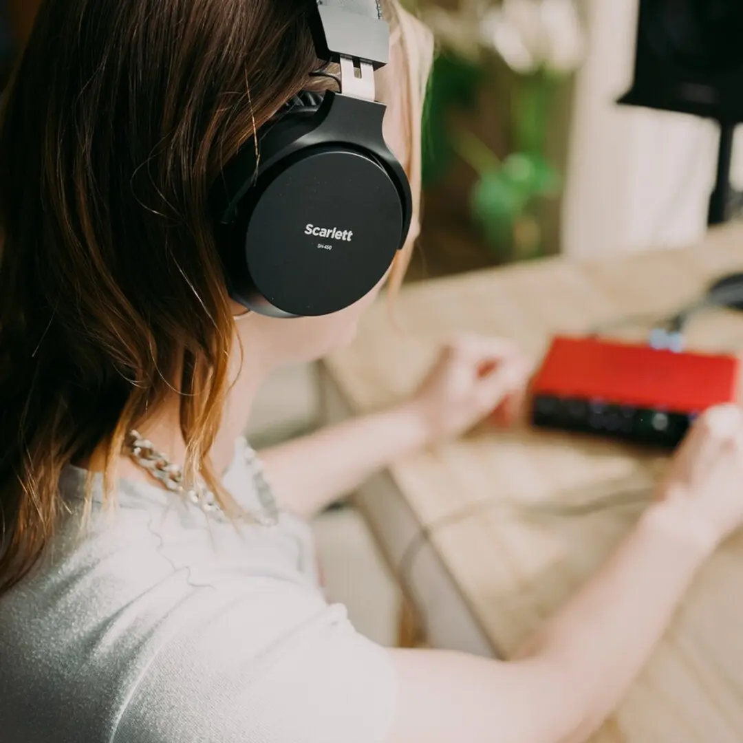 Focusrite Scarlett 2i2 Studio 4e Gen PCM0017720-000 Audio Interface - 2x In/2x Uit - afbeelding 3 van 6