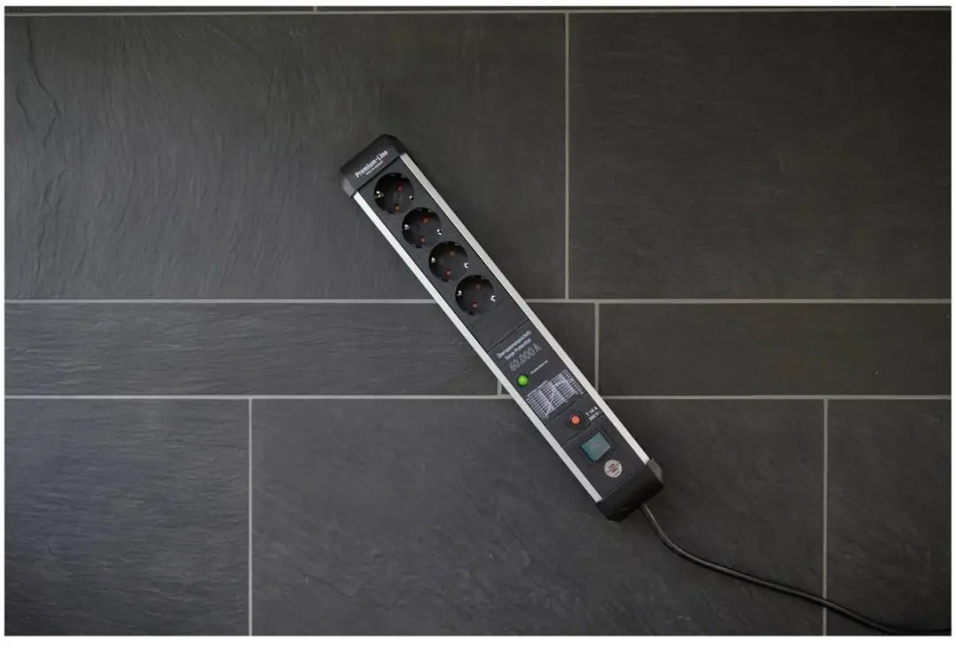 Premium-Protect-Line 60.000A stekkerdoos met overspanningsbeveiliging 4-voudig 3m H05VV-F 3G1,5