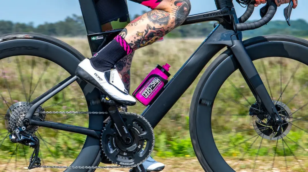 Muc-Off Custom Fly Bidon Roze 550ml - afbeelding 2 van 4
