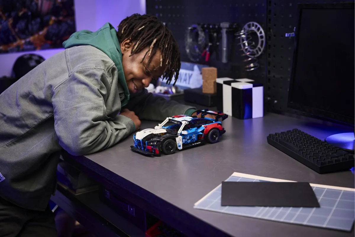 LEGO Technic BMW M4 GT3 EVO 42226 - 747 Stukken - Multicolor