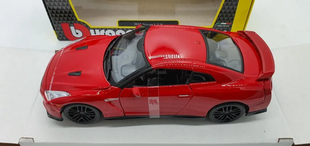 Bburago Nissan GT-R 1:24 - Rood