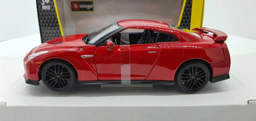 Bburago Nissan GT-R 1:24 - Rood