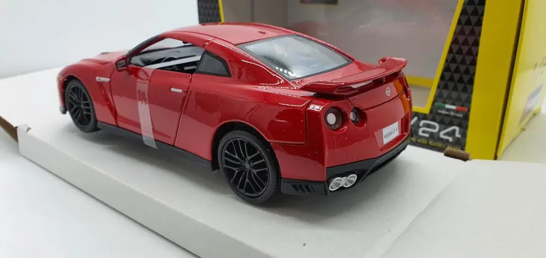 Bburago Nissan GT-R 1:24 - Rood - afbeelding 6 van 6